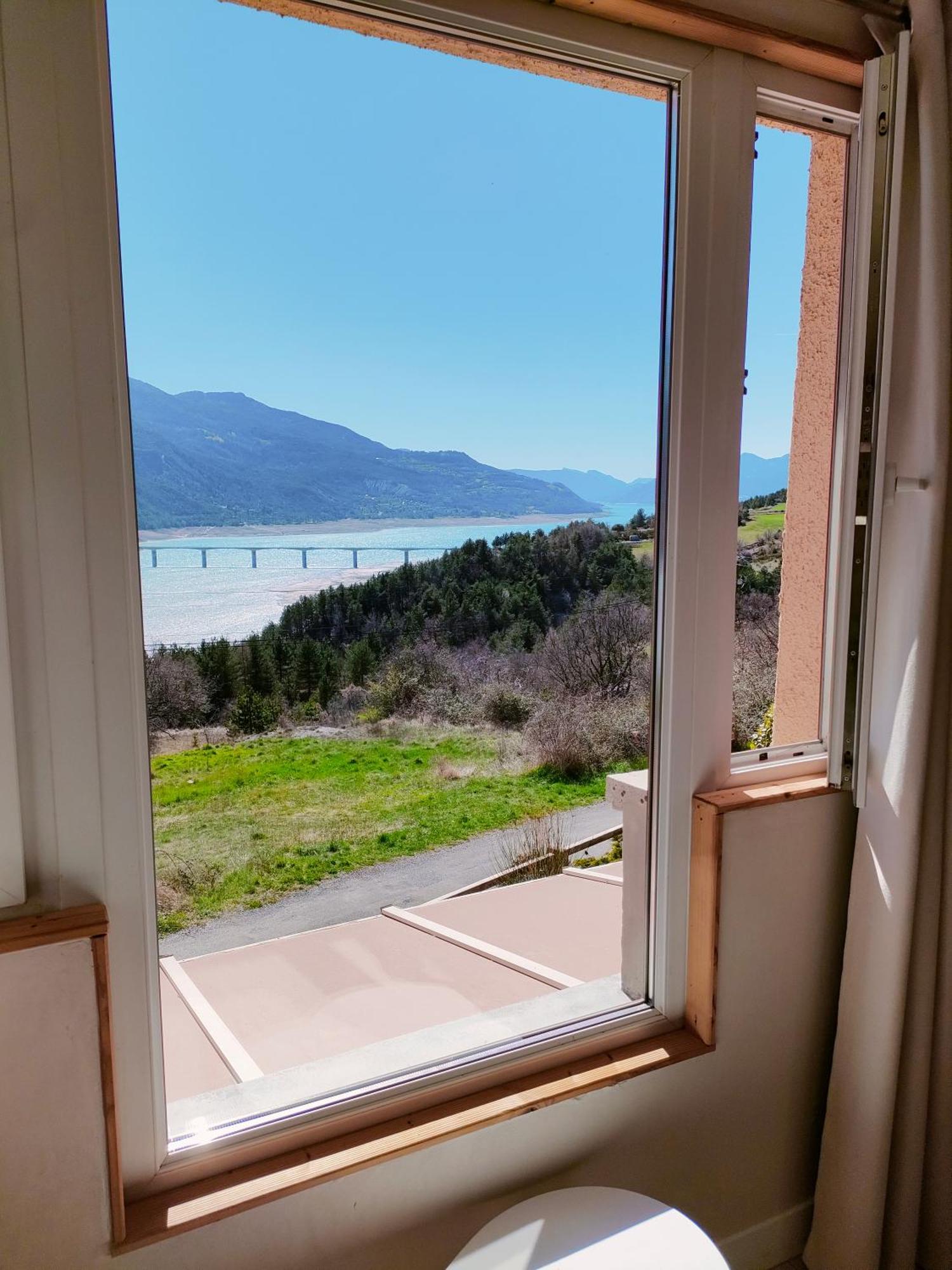Le Cosy Du Plongeoir - T2 Neuf Avec Vue Sur Le Lac De Serre Poncon Et Grande Terrasse Avec Jardin سافين المظهر الخارجي الصورة